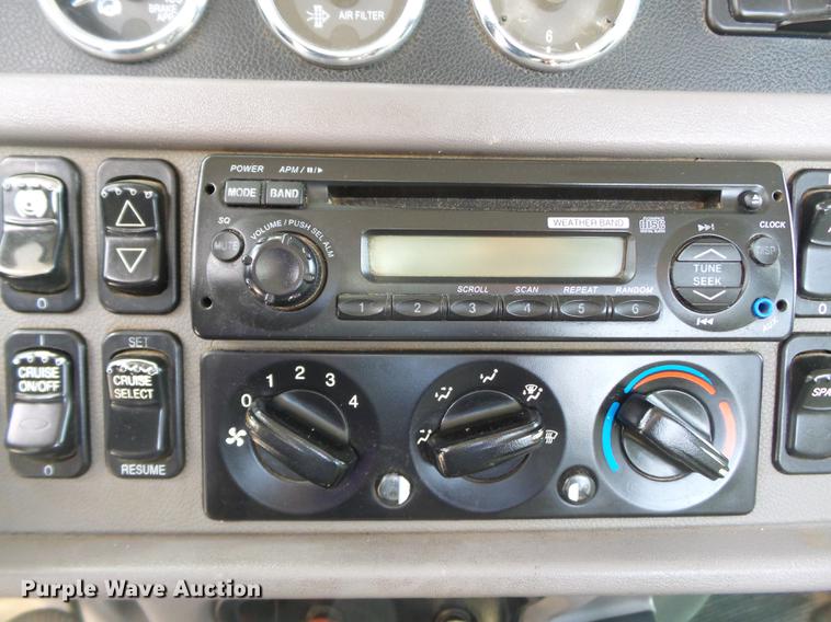 image for item CD9572 2012 Peterbilt 388 semi truck