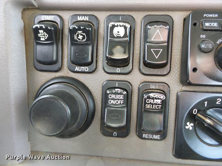 image for item CD9572 2012 Peterbilt 388 semi truck