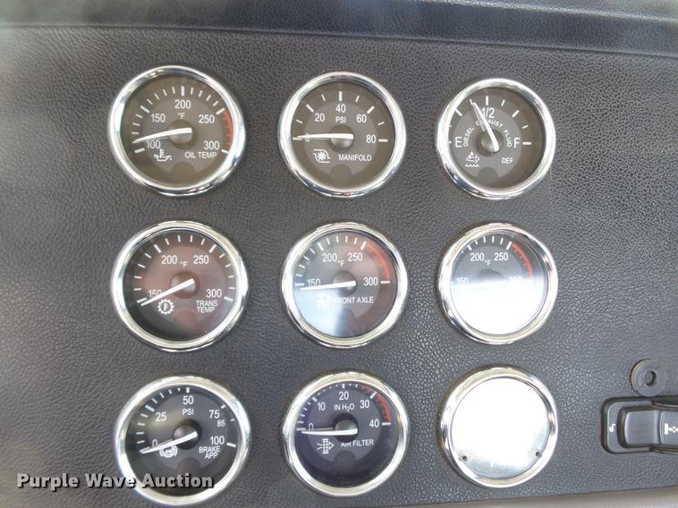 image for item CD9572 2012 Peterbilt 388 semi truck