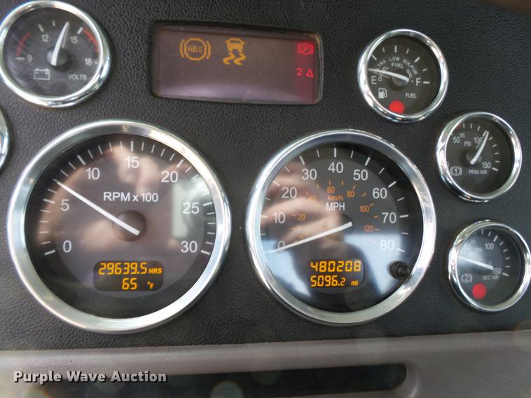 image for item CD9572 2012 Peterbilt 388 semi truck