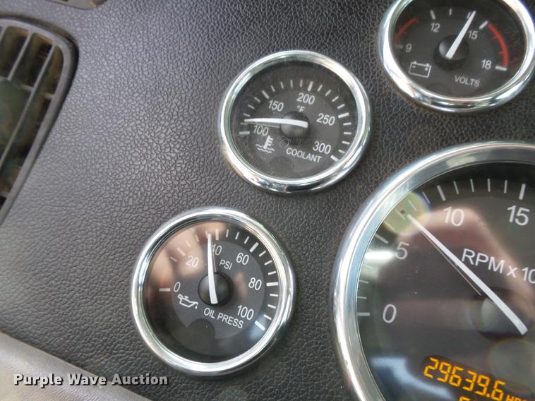 image for item CD9572 2012 Peterbilt 388 semi truck