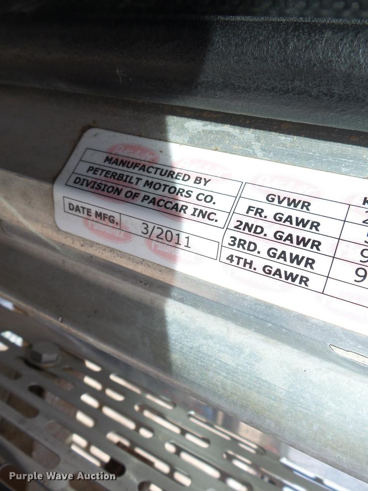 image for item CD9572 2012 Peterbilt 388 semi truck