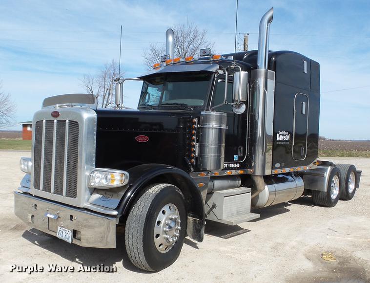 image for item CD9573 2008 Peterbilt 388 semi truck