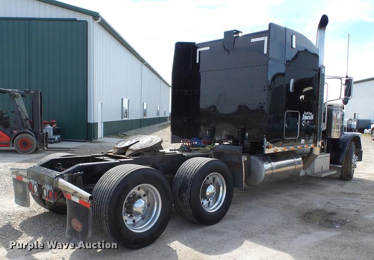 image for item CD9573 2008 Peterbilt 388 semi truck