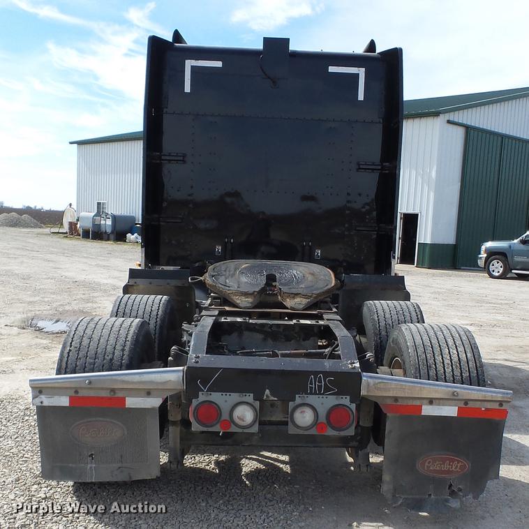 image for item CD9573 2008 Peterbilt 388 semi truck