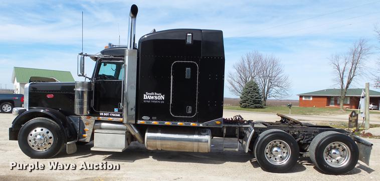 image for item CD9573 2008 Peterbilt 388 semi truck