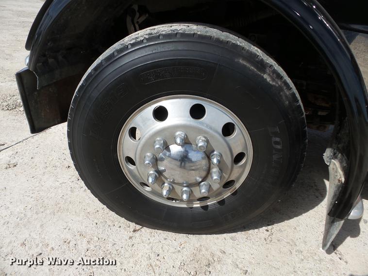 image for item CD9573 2008 Peterbilt 388 semi truck