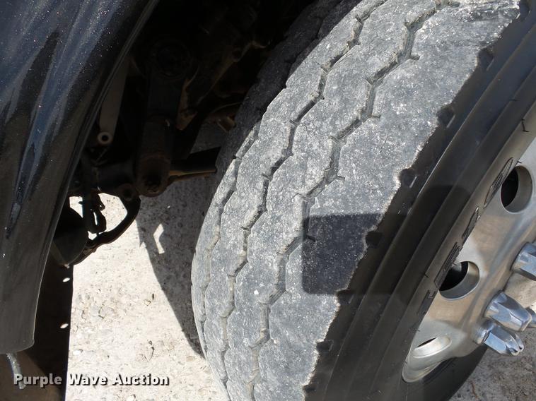 image for item CD9573 2008 Peterbilt 388 semi truck