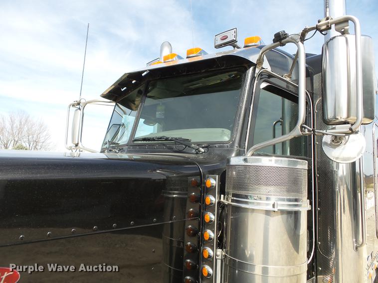 image for item CD9573 2008 Peterbilt 388 semi truck