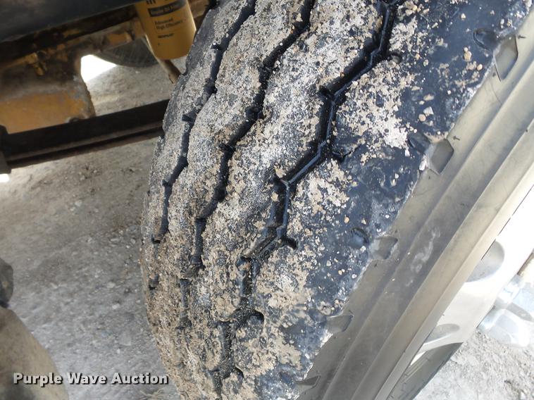 image for item CD9573 2008 Peterbilt 388 semi truck