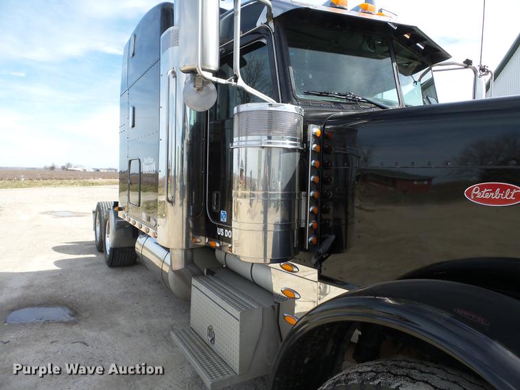 image for item CD9573 2008 Peterbilt 388 semi truck