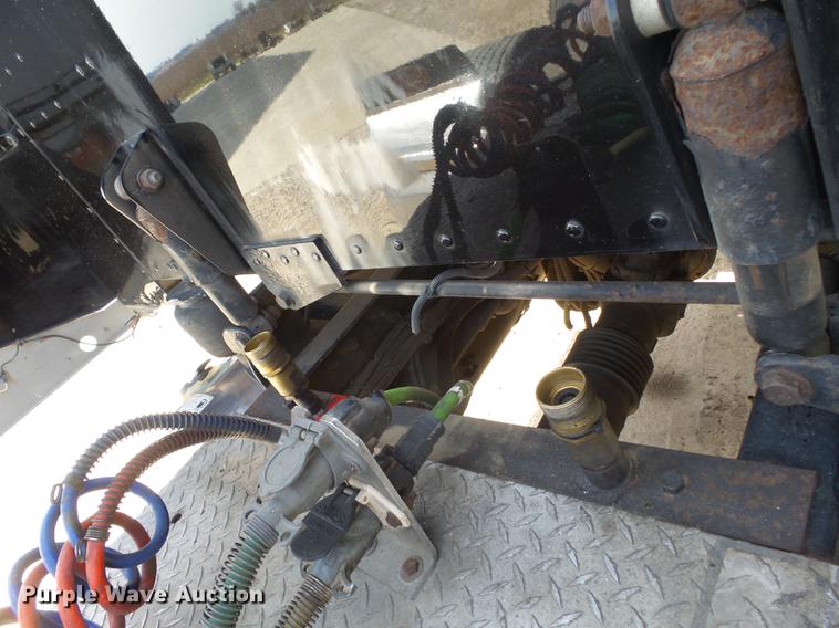 image for item CD9573 2008 Peterbilt 388 semi truck