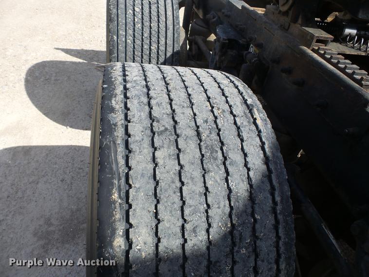 image for item CD9573 2008 Peterbilt 388 semi truck