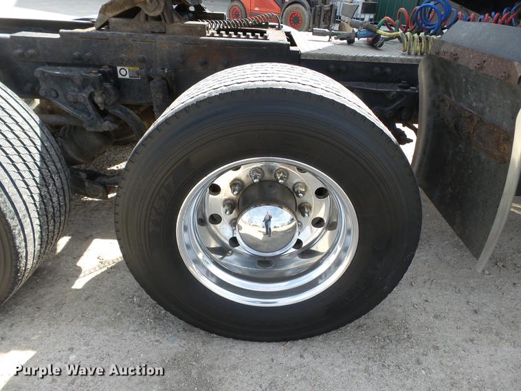 image for item CD9573 2008 Peterbilt 388 semi truck