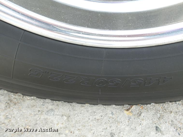 image for item CD9573 2008 Peterbilt 388 semi truck