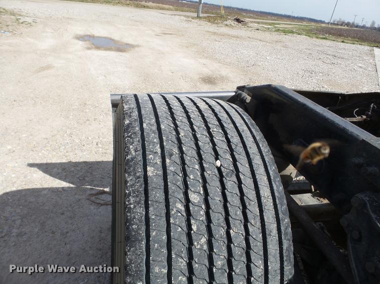 image for item CD9573 2008 Peterbilt 388 semi truck