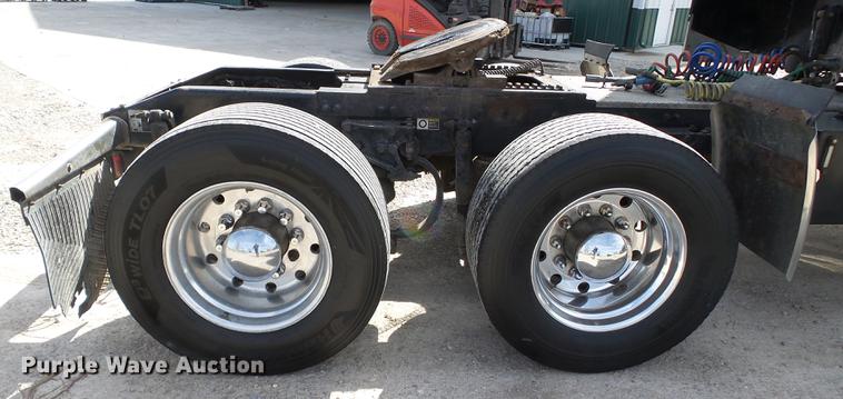 image for item CD9573 2008 Peterbilt 388 semi truck