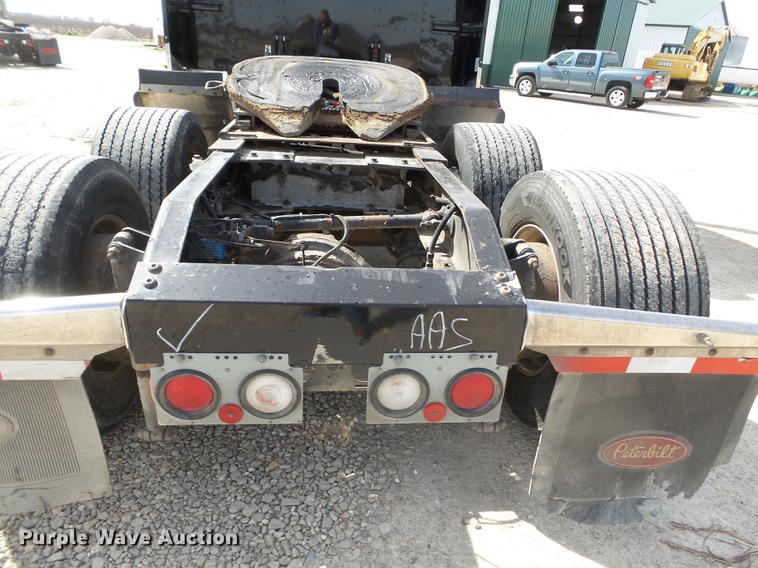 image for item CD9573 2008 Peterbilt 388 semi truck
