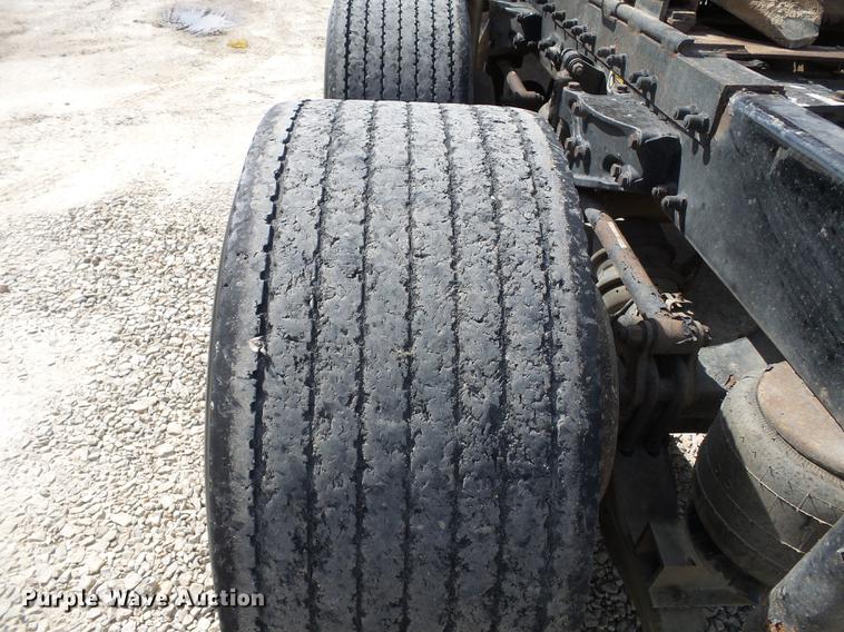 image for item CD9573 2008 Peterbilt 388 semi truck