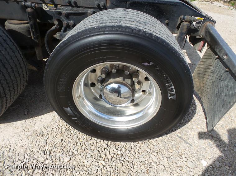 image for item CD9573 2008 Peterbilt 388 semi truck