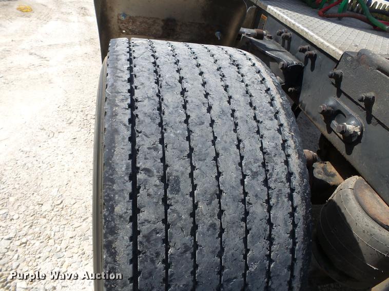 image for item CD9573 2008 Peterbilt 388 semi truck