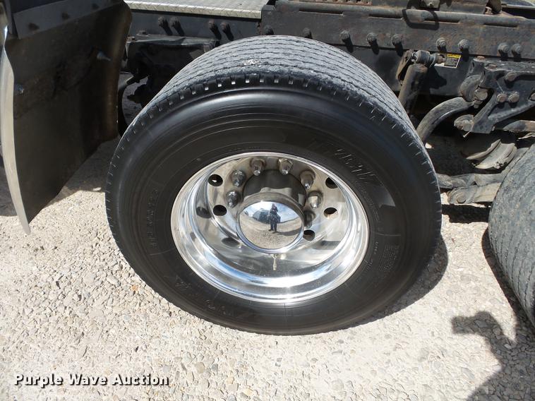 image for item CD9573 2008 Peterbilt 388 semi truck