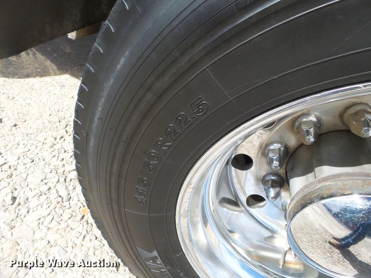 image for item CD9573 2008 Peterbilt 388 semi truck