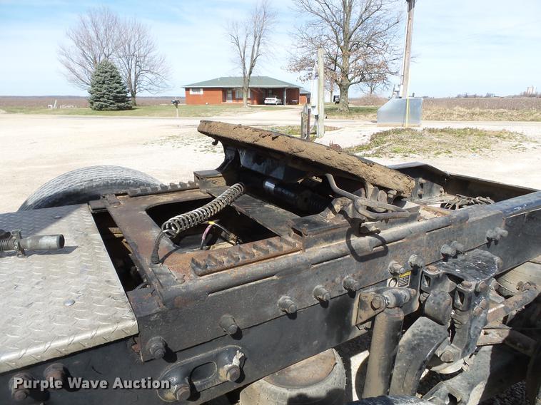 image for item CD9573 2008 Peterbilt 388 semi truck