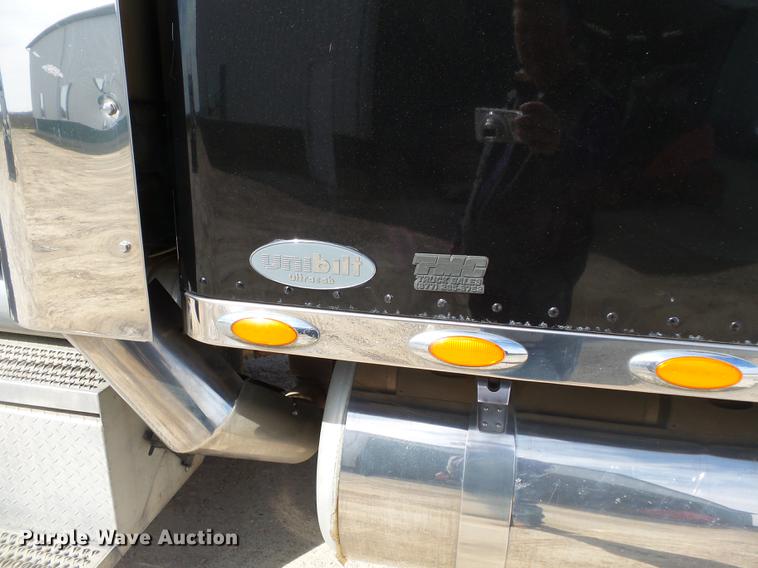 image for item CD9573 2008 Peterbilt 388 semi truck