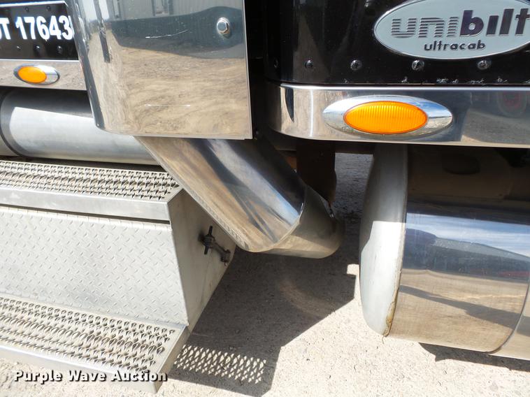 image for item CD9573 2008 Peterbilt 388 semi truck