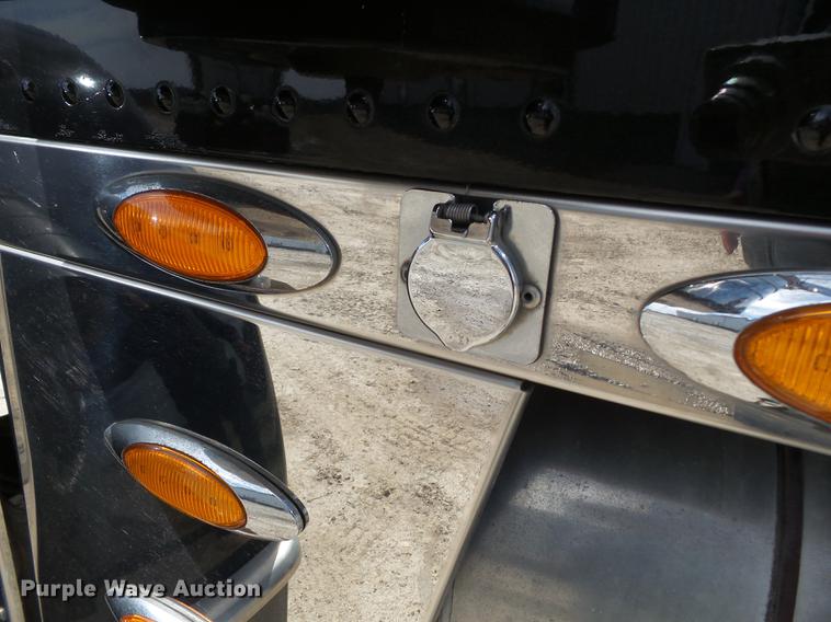 image for item CD9573 2008 Peterbilt 388 semi truck