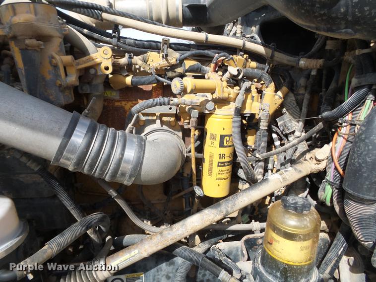 image for item CD9573 2008 Peterbilt 388 semi truck