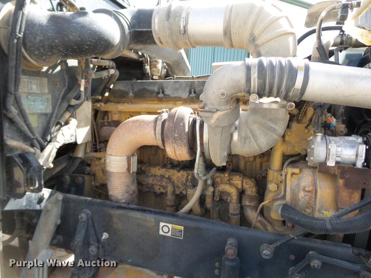 image for item CD9573 2008 Peterbilt 388 semi truck