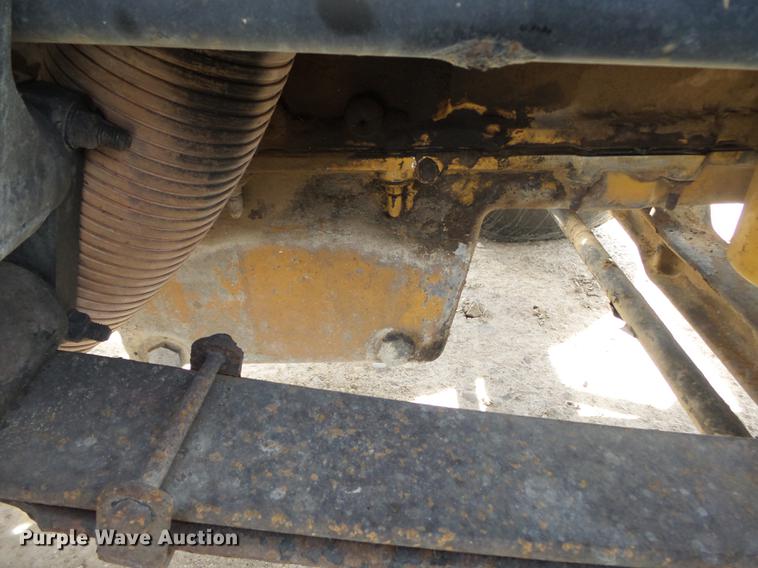 image for item CD9573 2008 Peterbilt 388 semi truck