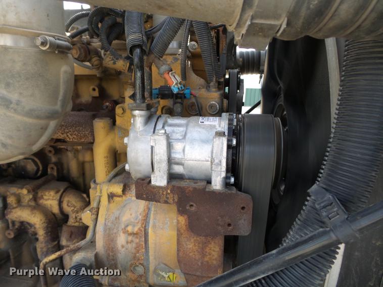 image for item CD9573 2008 Peterbilt 388 semi truck