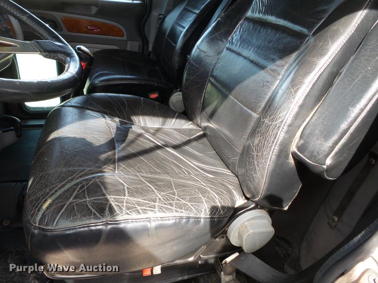 image for item CD9573 2008 Peterbilt 388 semi truck