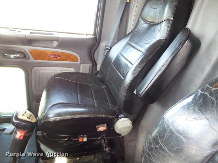 image for item CD9573 2008 Peterbilt 388 semi truck