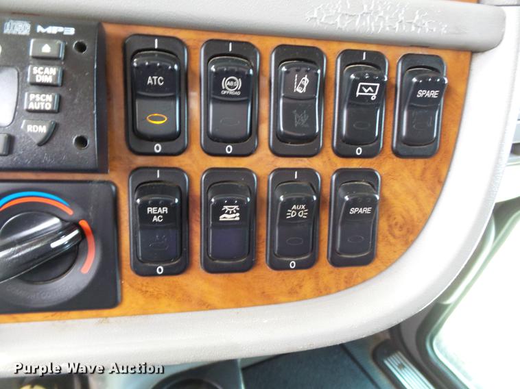 image for item CD9573 2008 Peterbilt 388 semi truck