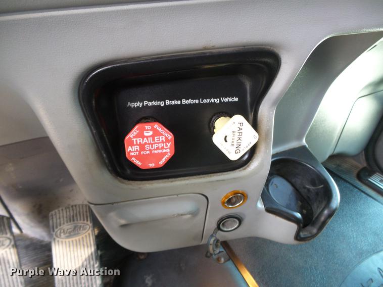 image for item CD9573 2008 Peterbilt 388 semi truck