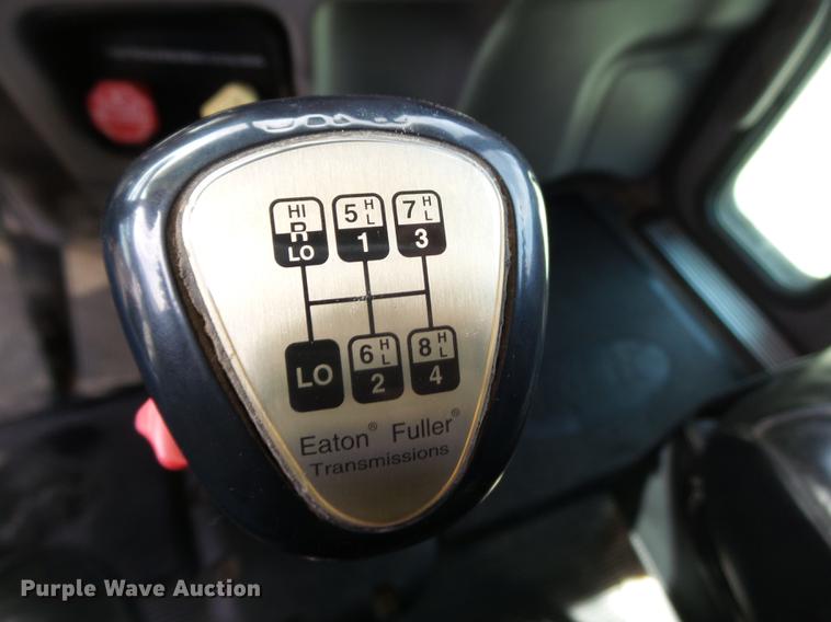 image for item CD9573 2008 Peterbilt 388 semi truck