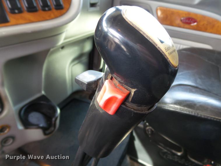 image for item CD9573 2008 Peterbilt 388 semi truck