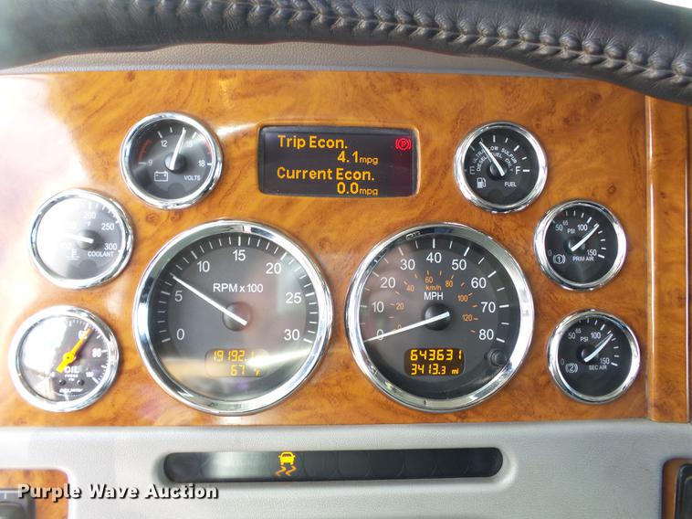 image for item CD9573 2008 Peterbilt 388 semi truck