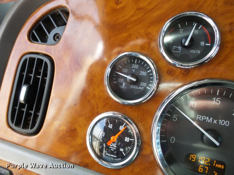 image for item CD9573 2008 Peterbilt 388 semi truck