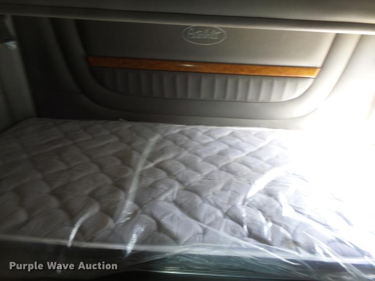 image for item CD9573 2008 Peterbilt 388 semi truck