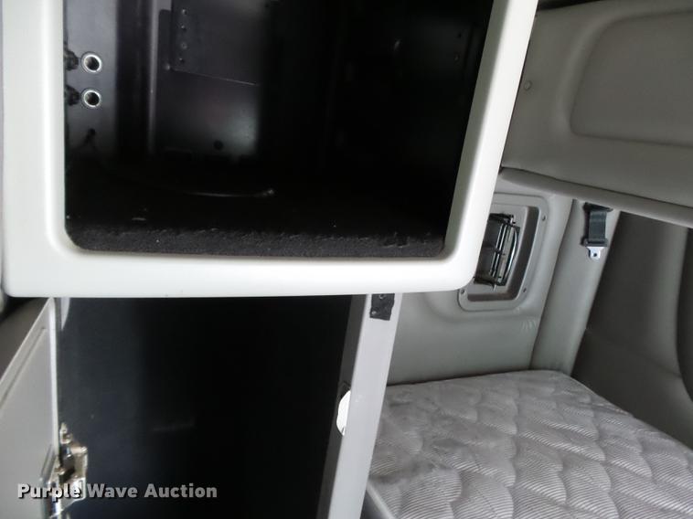 image for item CD9573 2008 Peterbilt 388 semi truck