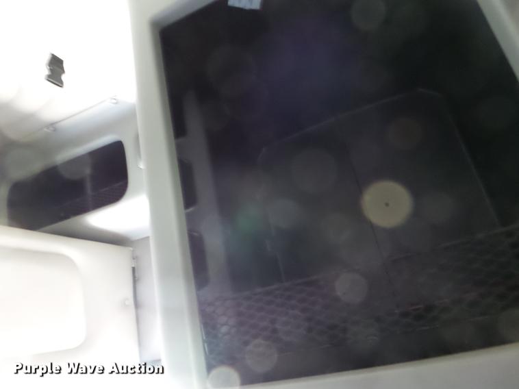 image for item CD9573 2008 Peterbilt 388 semi truck