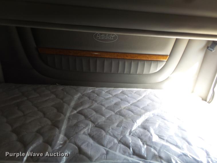 image for item CD9573 2008 Peterbilt 388 semi truck