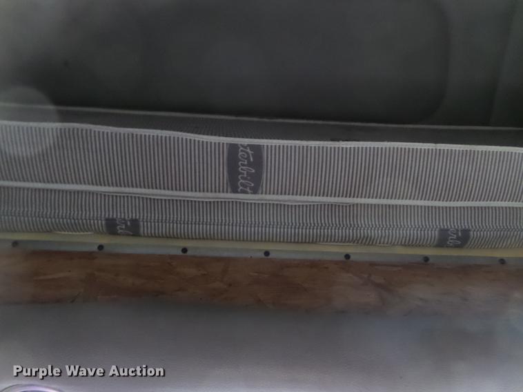 image for item CD9573 2008 Peterbilt 388 semi truck