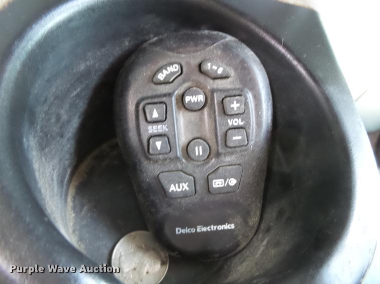 image for item CD9573 2008 Peterbilt 388 semi truck