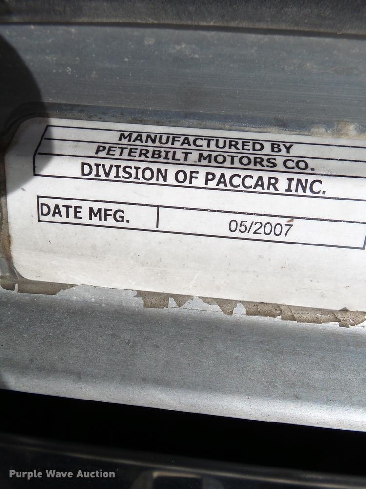 image for item CD9573 2008 Peterbilt 388 semi truck